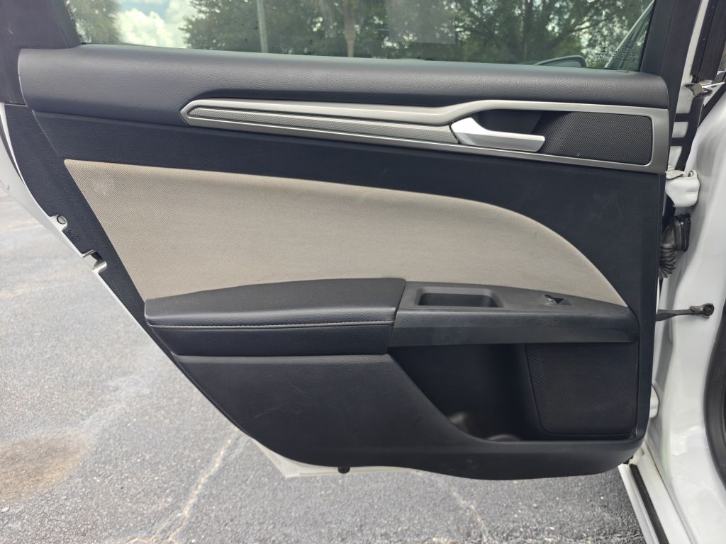 Photo 26 of this FORD FUSION HYBRID