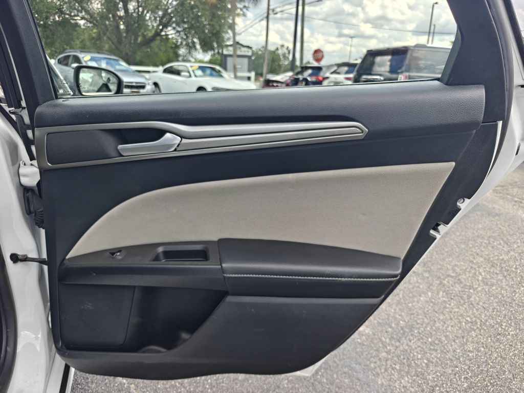 Photo 29 of this FORD FUSION HYBRID