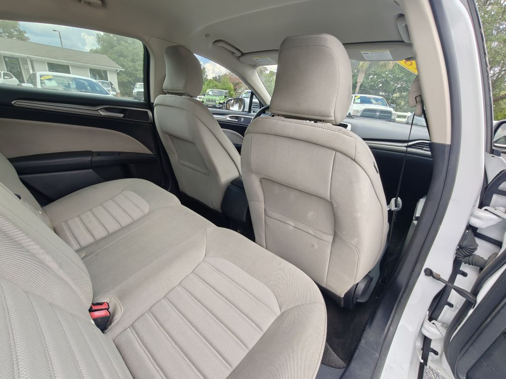 Photo 32 of this FORD FUSION HYBRID