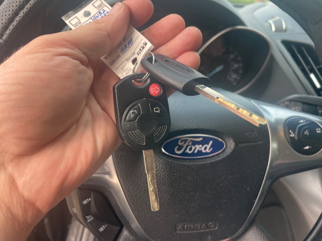 Photo 18 of this FORD ESCAPE