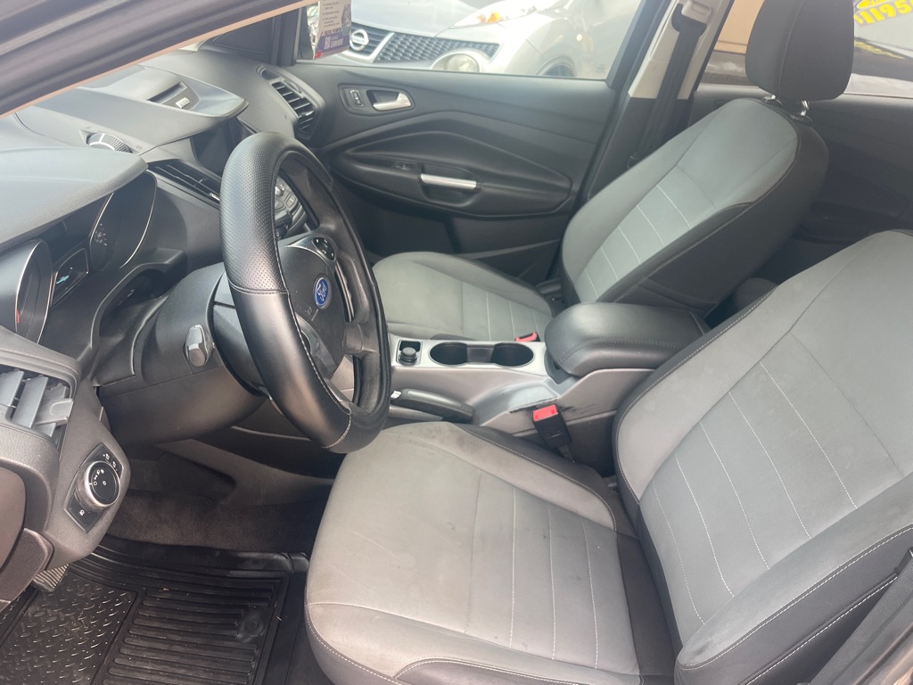 Photo 13 of this FORD ESCAPE