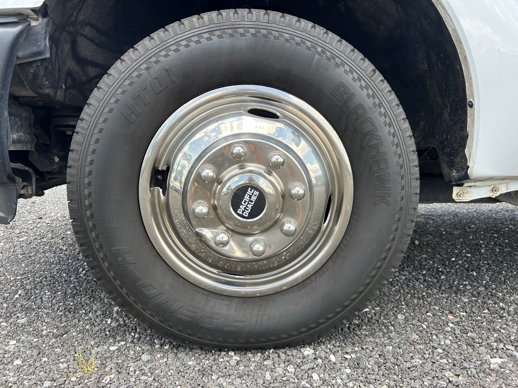 Photo 10 of this FORD F350 FLAT DUMP