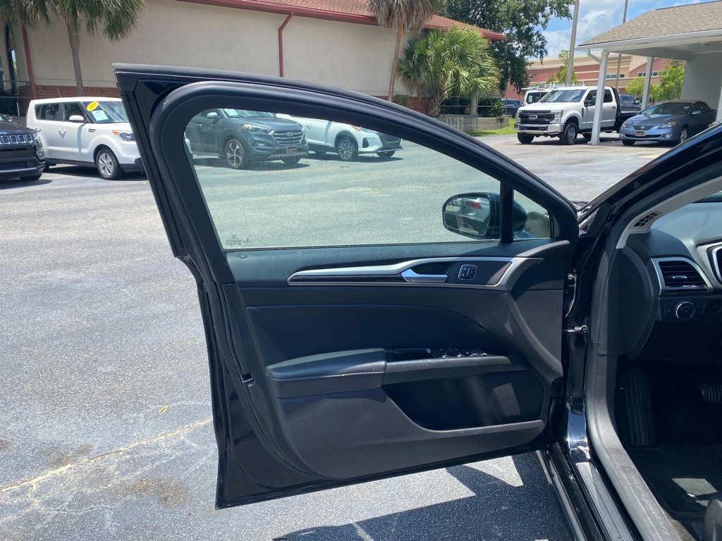 Photo 34 of this FORD FUSION