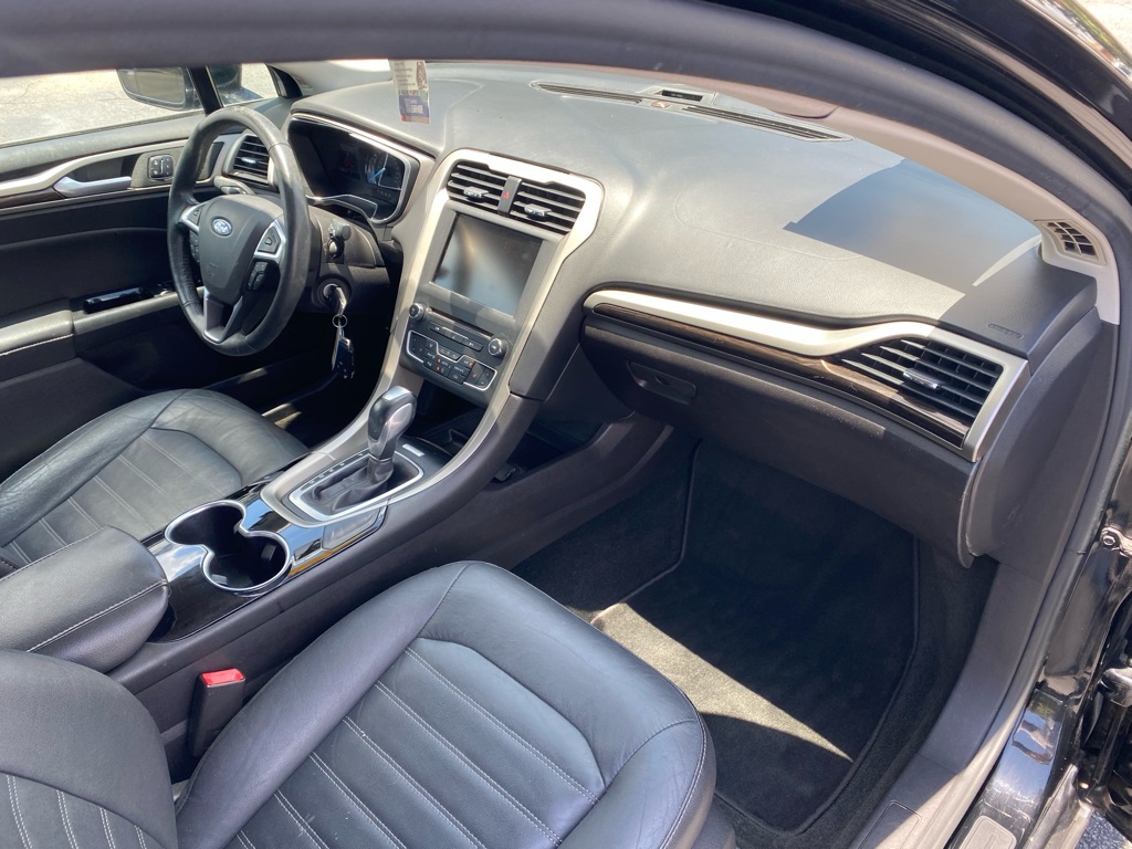 Photo 38 of this FORD FUSION