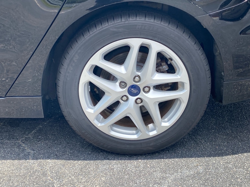 Photo 11 of this FORD FUSION