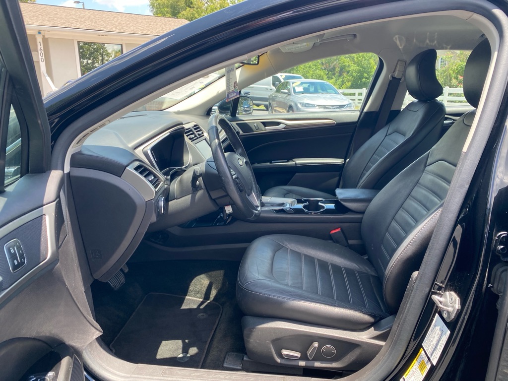 Photo 28 of this FORD FUSION
