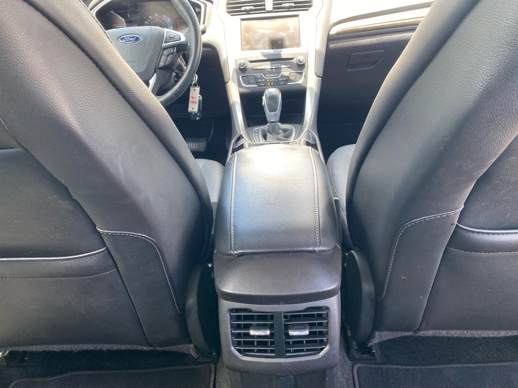 Photo 48 of this FORD FUSION
