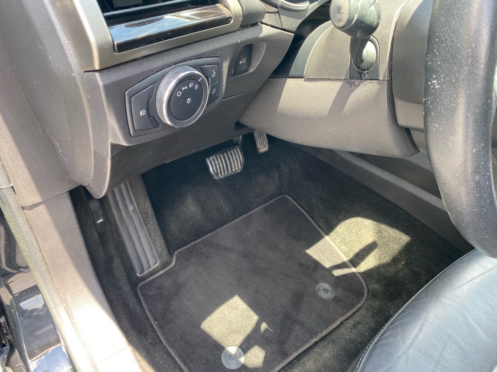 Photo 31 of this FORD FUSION