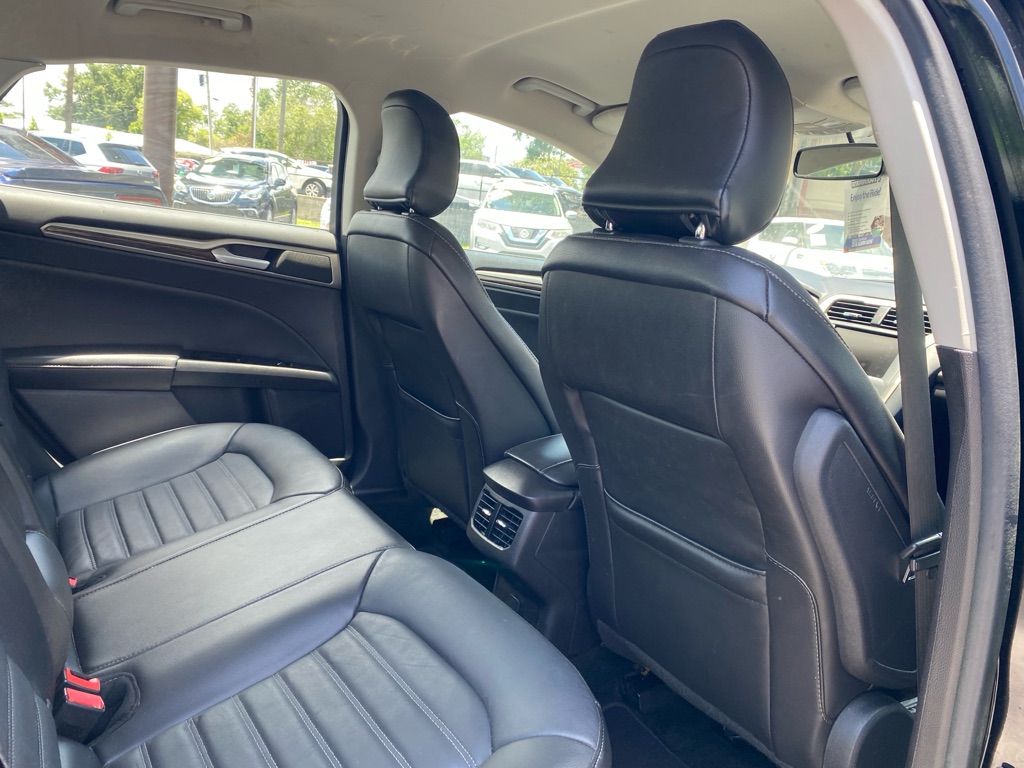 Photo 43 of this FORD FUSION
