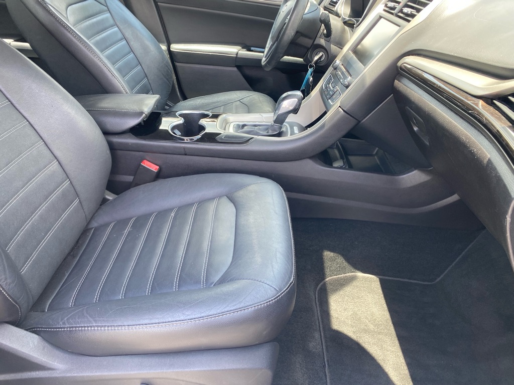 Photo 37 of this FORD FUSION