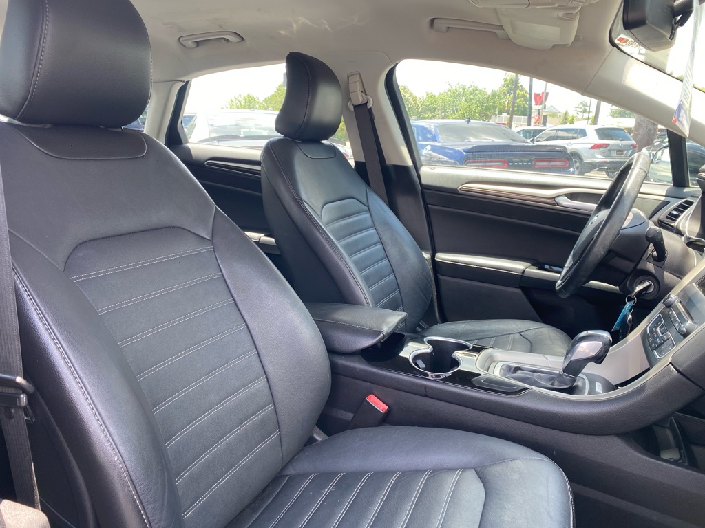 Photo 36 of this FORD FUSION