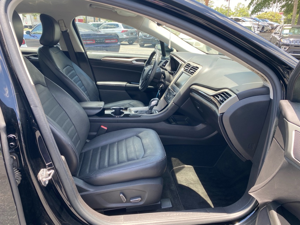 Photo 35 of this FORD FUSION