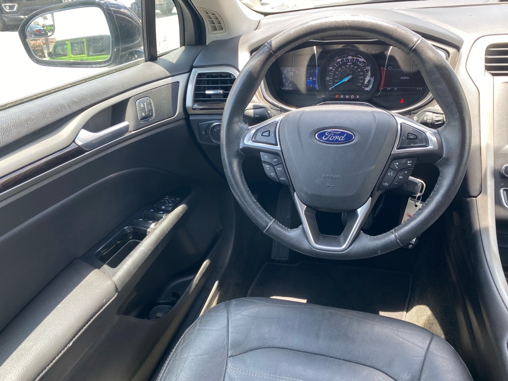 Photo 18 of this FORD FUSION