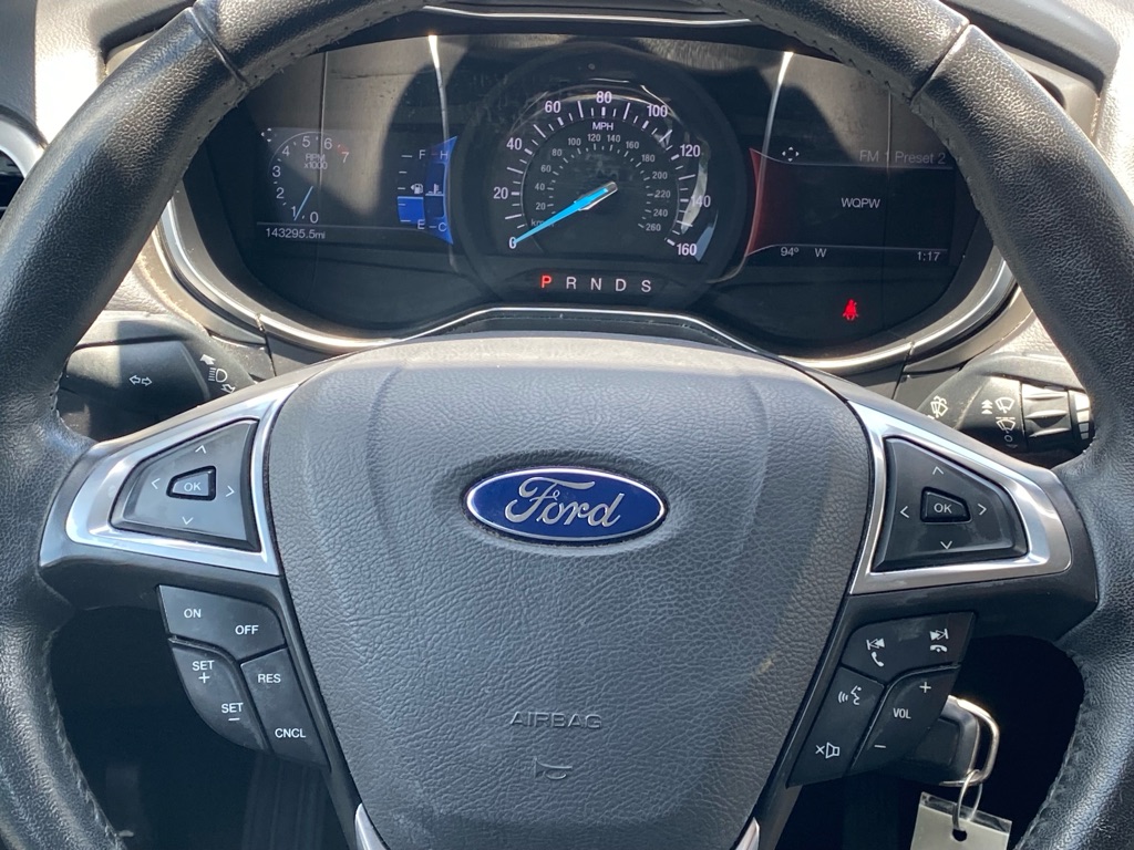 Photo 16 of this FORD FUSION