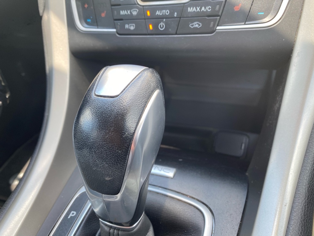 Photo 23 of this FORD FUSION