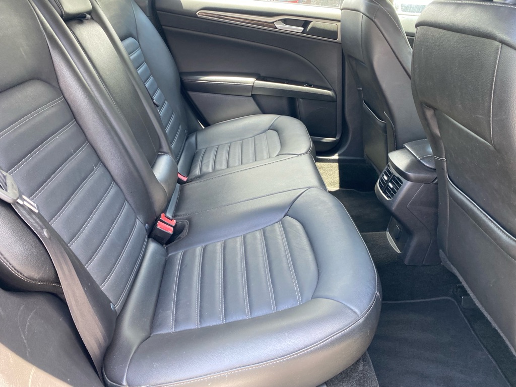 Photo 44 of this FORD FUSION