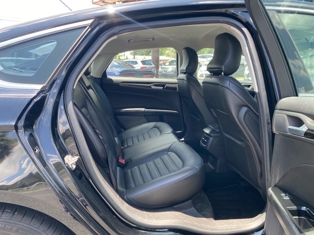 Photo 42 of this FORD FUSION