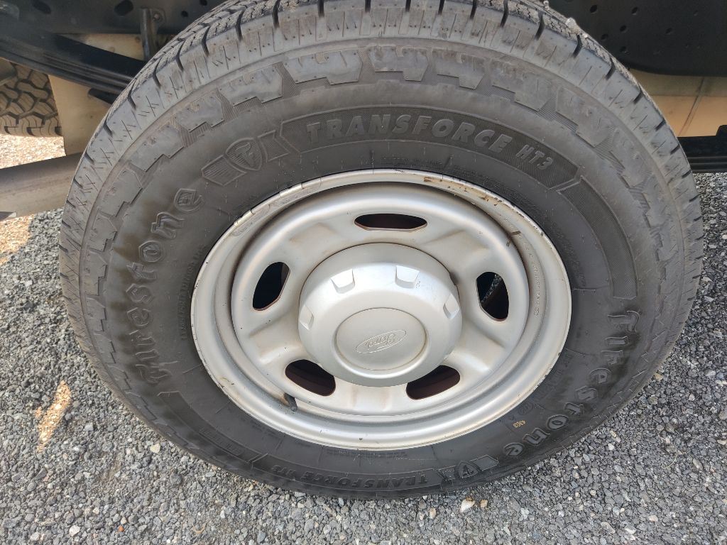 Photo 33 of this FORD F250 XL