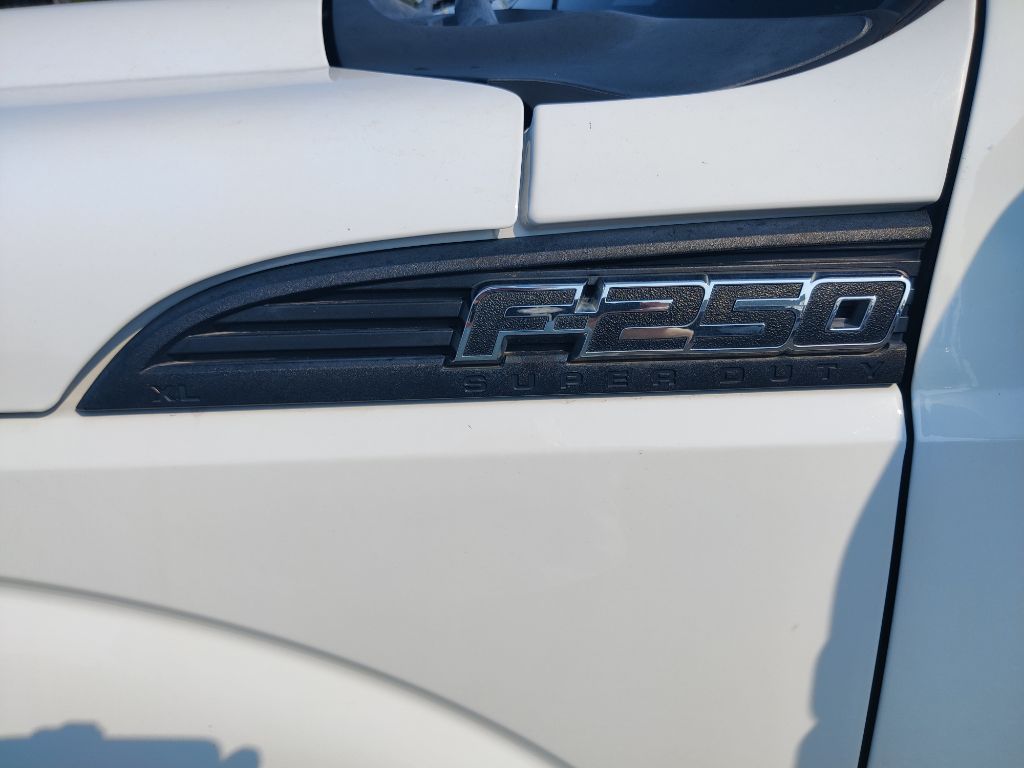 Photo 24 of this FORD F250 XL
