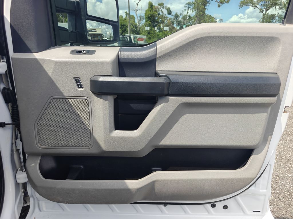 Photo 36 of this FORD F250 FLATBED