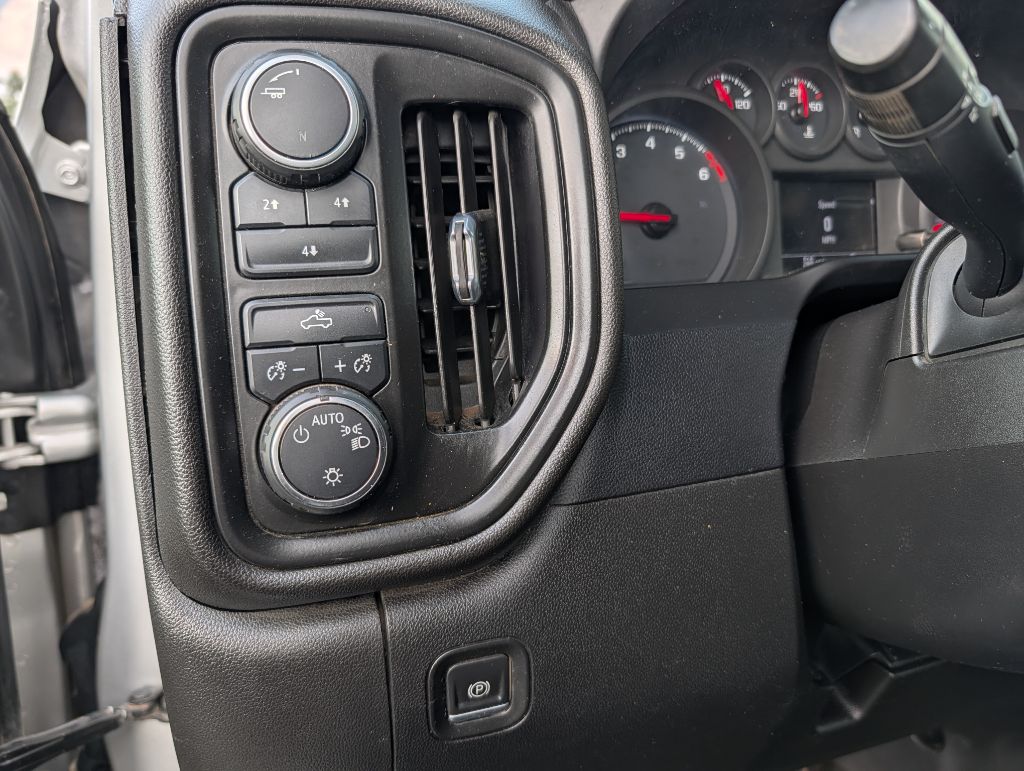 Photo 21 of this CHEVROLET SILVERADO 2500