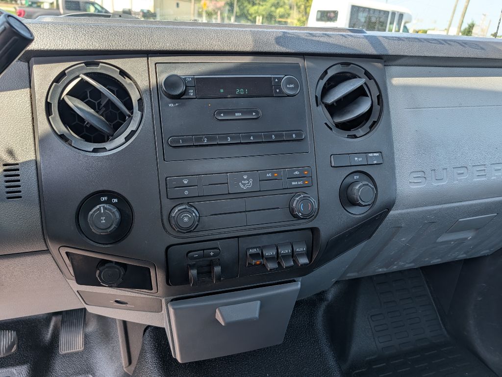 Photo 17 of this FORD F250 XL