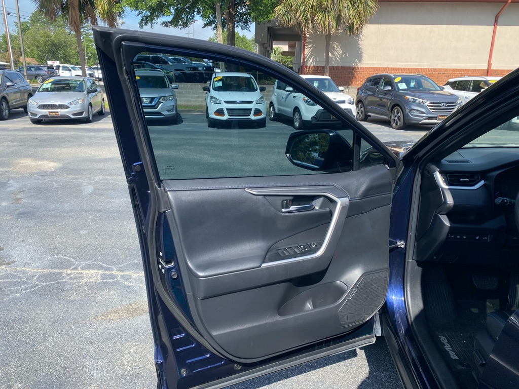 Photo 42 of this TOYOTA RAV4 HYBRID