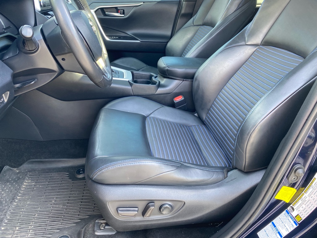 Photo 38 of this TOYOTA RAV4 HYBRID