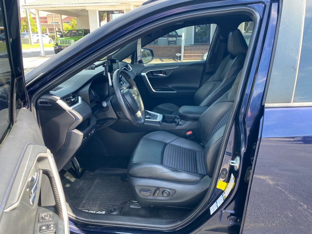 Photo 35 of this TOYOTA RAV4 HYBRID