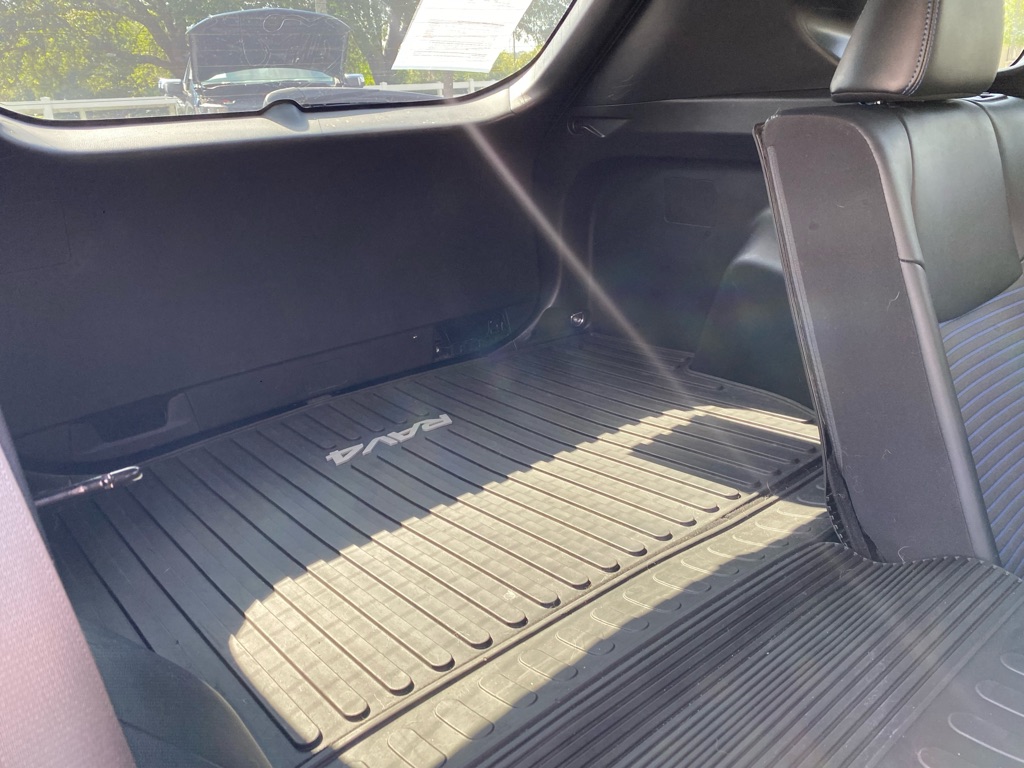 Photo 58 of this TOYOTA RAV4 HYBRID