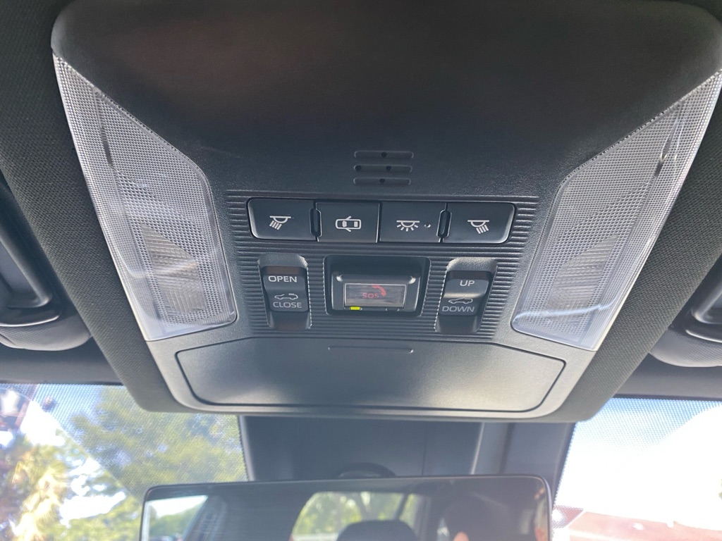 Photo 24 of this TOYOTA RAV4 HYBRID