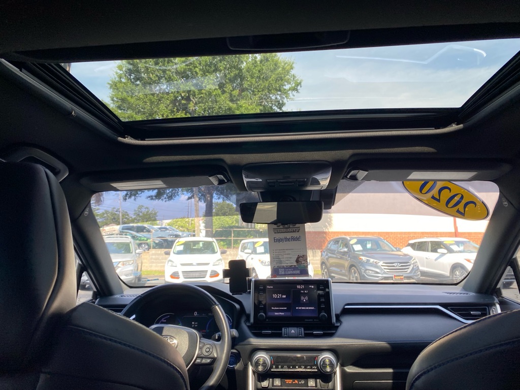 Photo 16 of this TOYOTA RAV4 HYBRID
