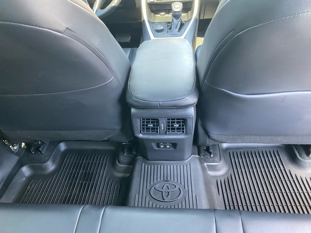 Photo 54 of this TOYOTA RAV4 HYBRID