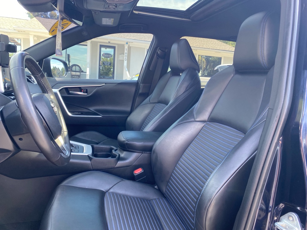 Photo 37 of this TOYOTA RAV4 HYBRID