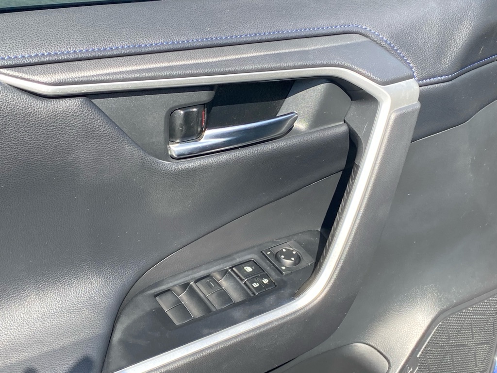 Photo 41 of this TOYOTA RAV4 HYBRID