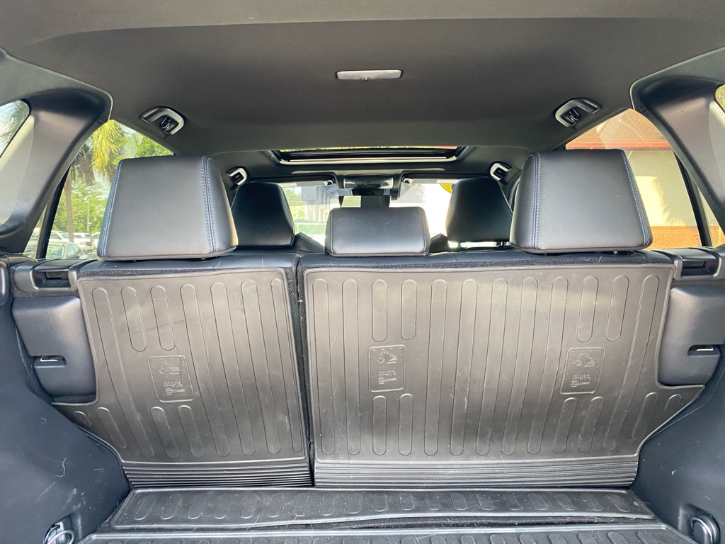 Photo 60 of this TOYOTA RAV4 HYBRID