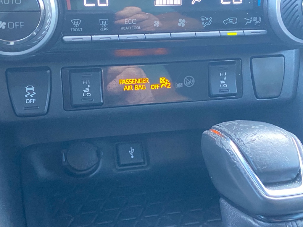 Photo 30 of this TOYOTA RAV4 HYBRID