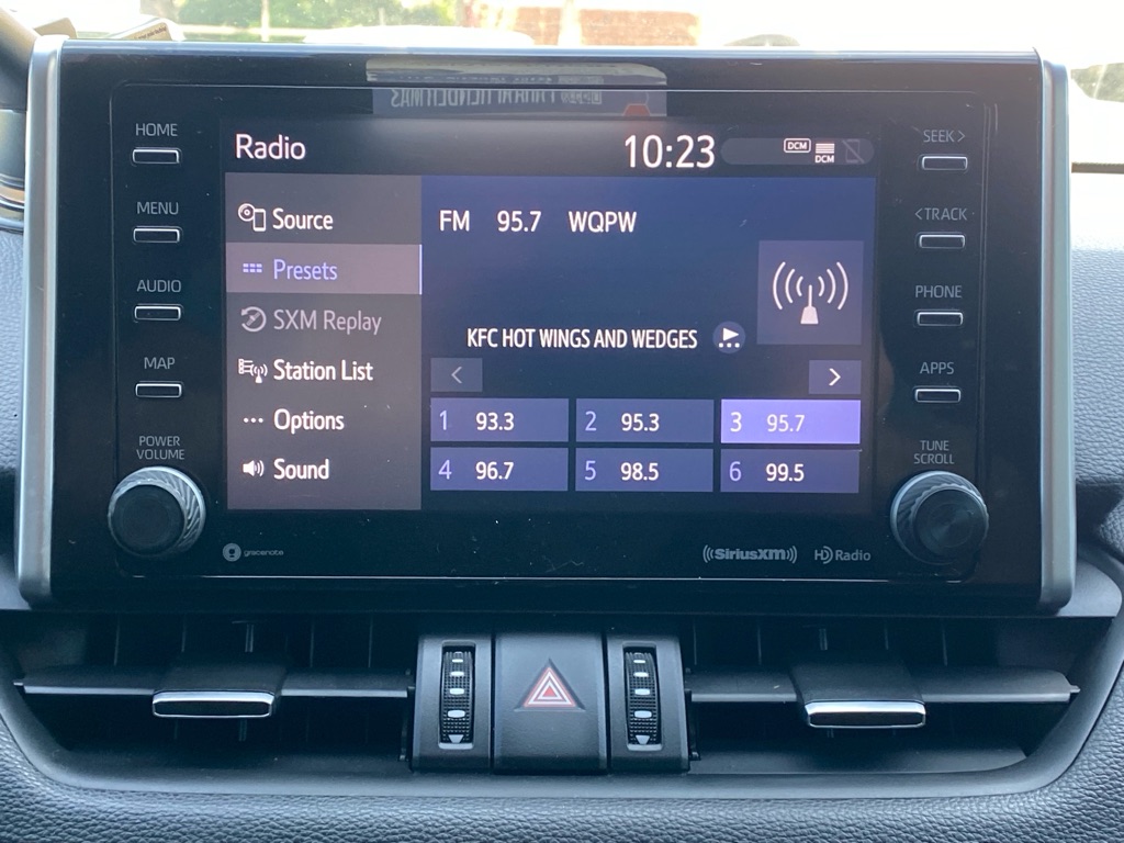 Photo 28 of this TOYOTA RAV4 HYBRID