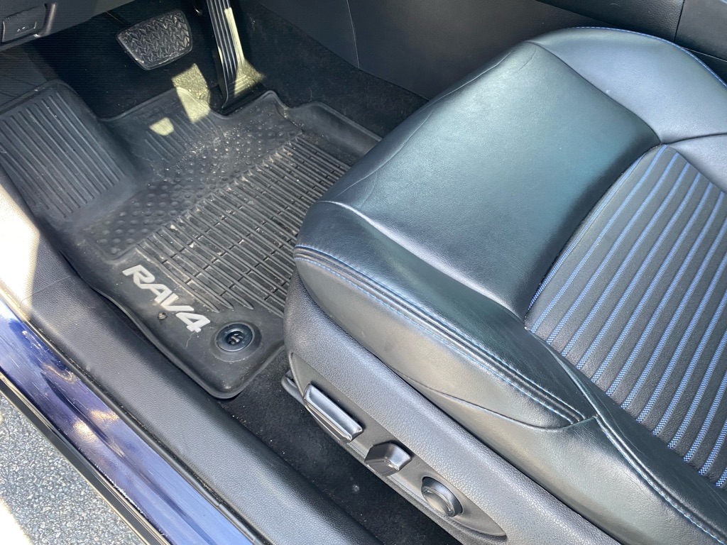 Photo 40 of this TOYOTA RAV4 HYBRID