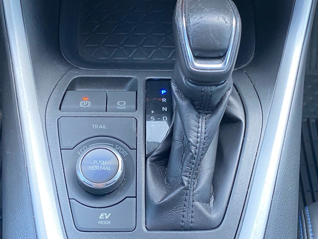 Photo 31 of this TOYOTA RAV4 HYBRID