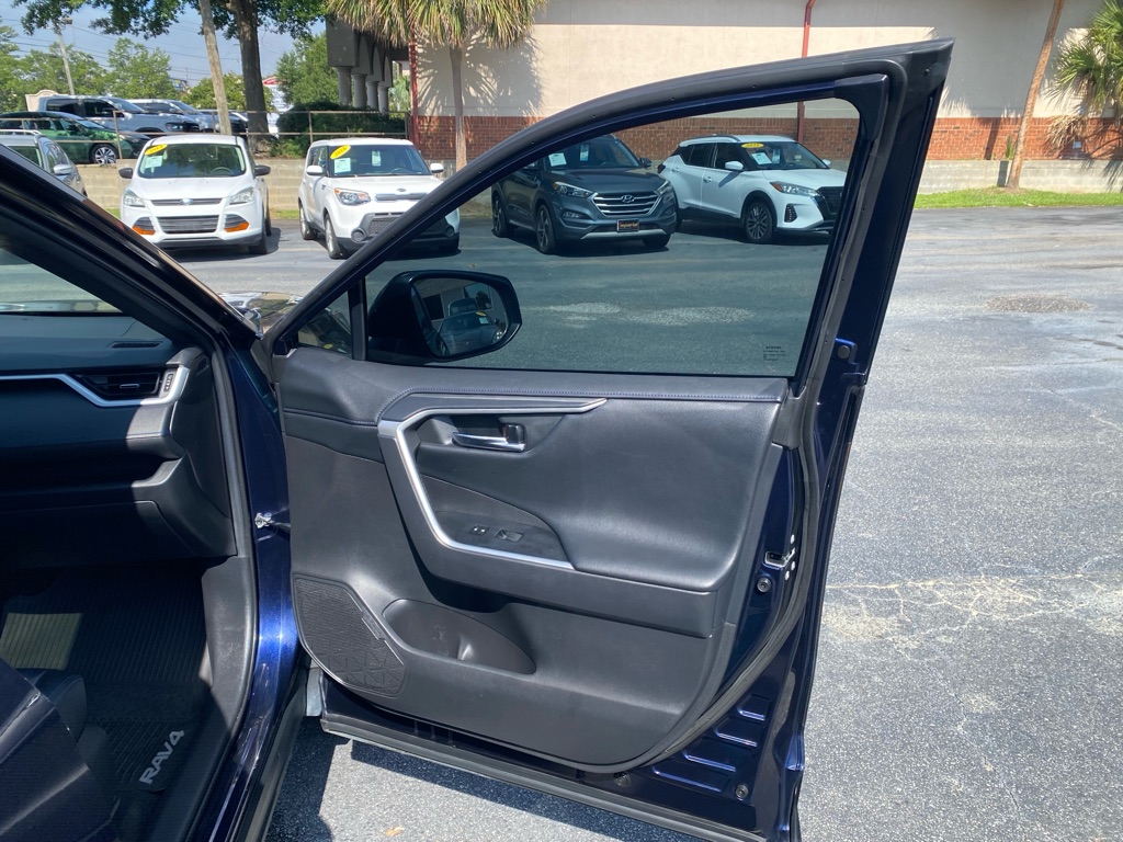 Photo 49 of this TOYOTA RAV4 HYBRID