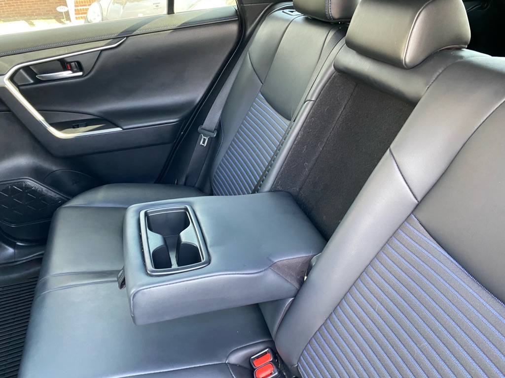 Photo 69 of this TOYOTA RAV4 HYBRID