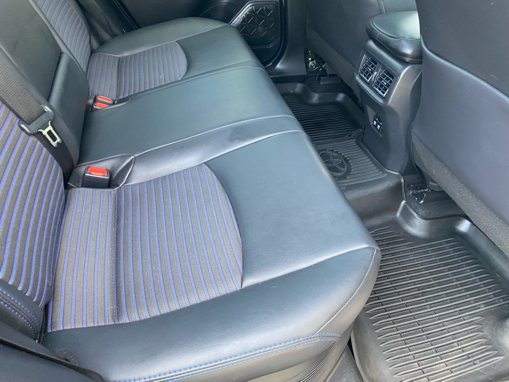 Photo 53 of this TOYOTA RAV4 HYBRID