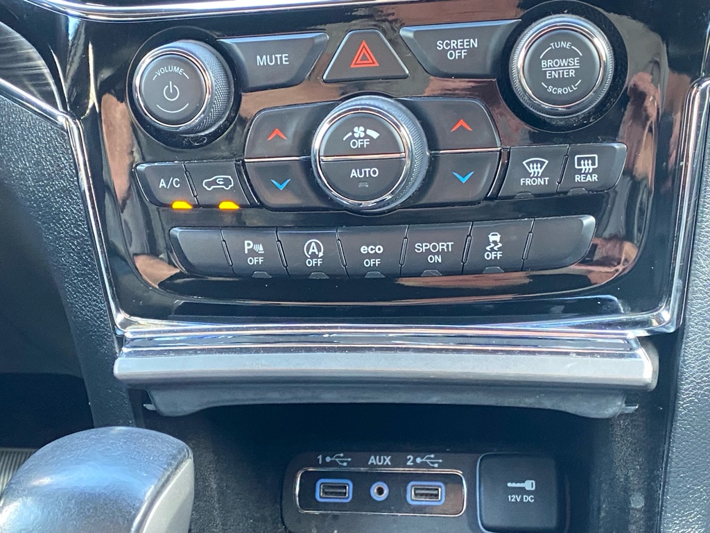 Photo 26 of this JEEP GRAND CHEROKEE