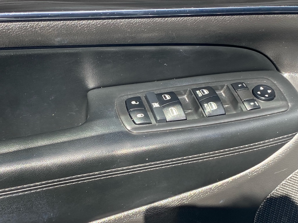 Photo 40 of this JEEP GRAND CHEROKEE