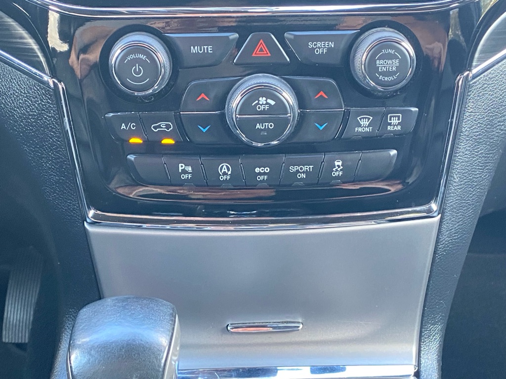 Photo 25 of this JEEP GRAND CHEROKEE