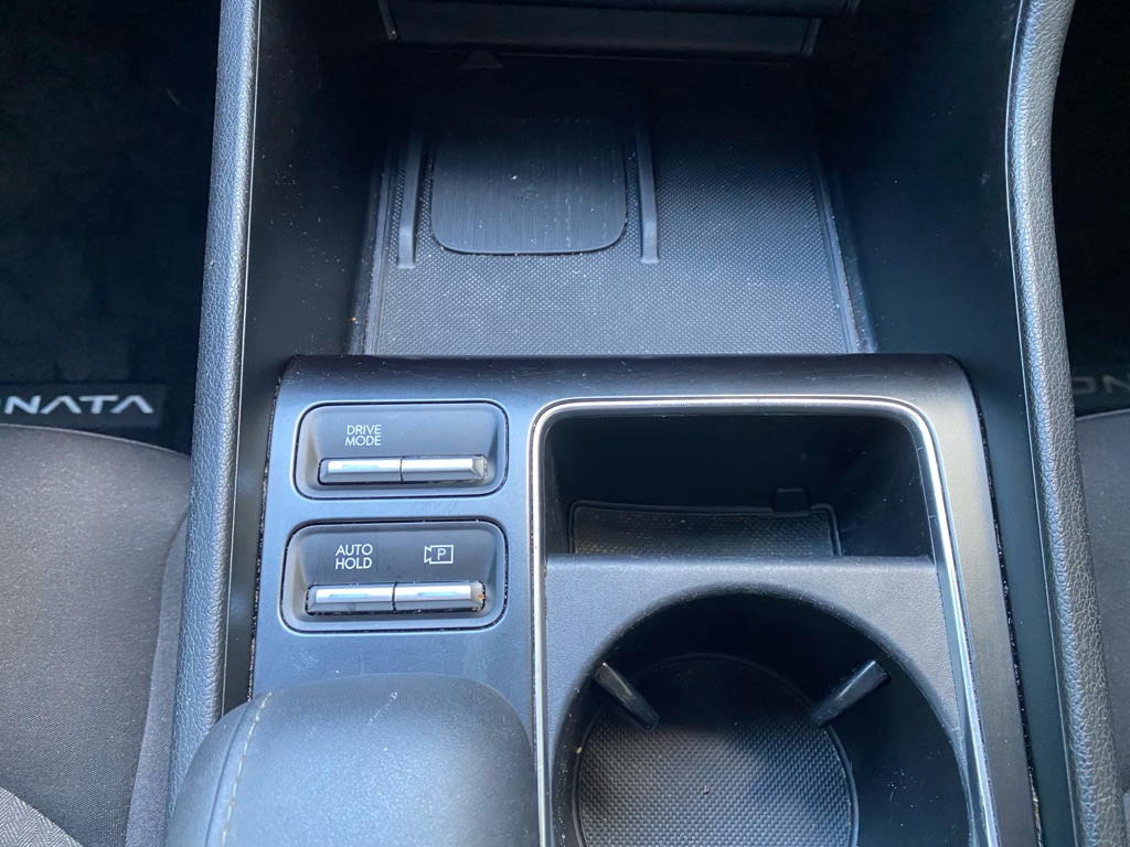 Photo 22 of this HYUNDAI SONATA HYBRID