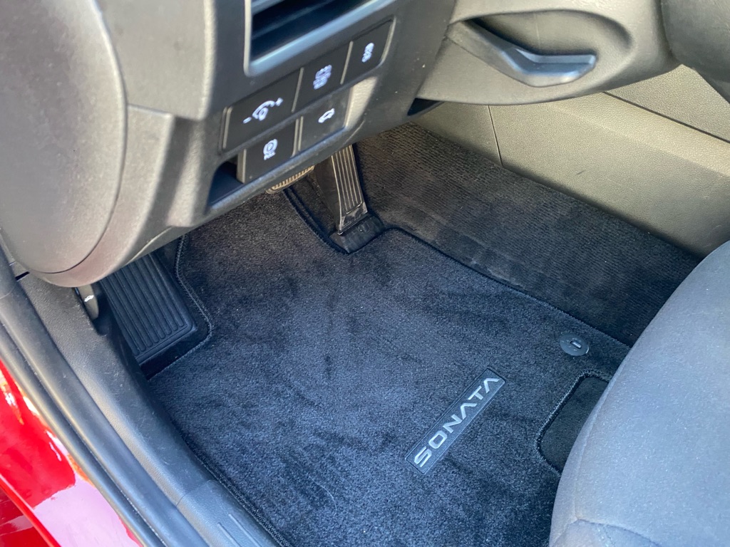Photo 34 of this HYUNDAI SONATA HYBRID