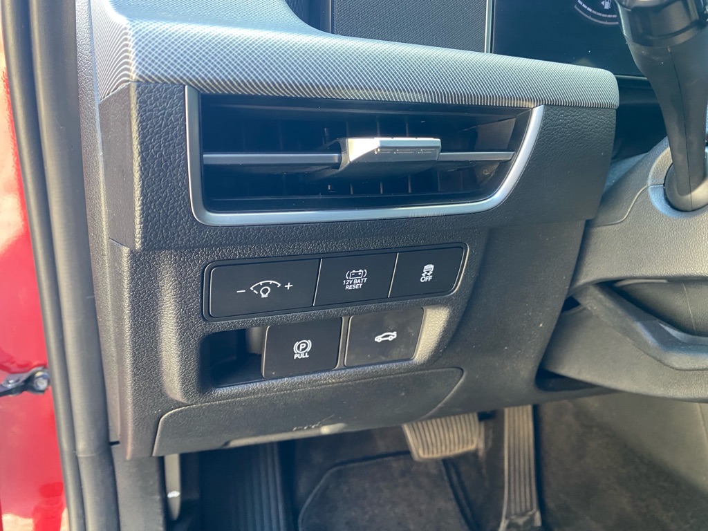 Photo 31 of this HYUNDAI SONATA HYBRID