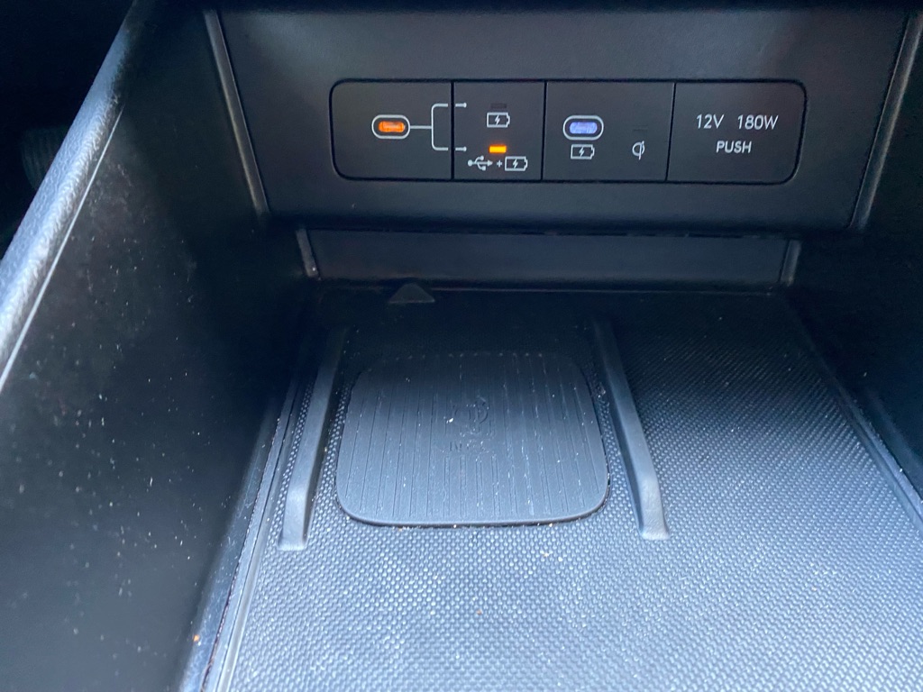 Photo 25 of this HYUNDAI SONATA HYBRID